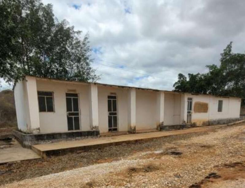 LOTE 001 UMA ÁREA DE 9.756m², COM GALPÃO E DIVERSAS BENFEITORIAS, EM ITUAÇU/BA, localizado em Ituaçu - BA