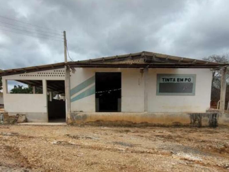 LOTE 001 UMA ÁREA DE 9.756m², COM GALPÃO E DIVERSAS BENFEITORIAS, EM ITUAÇU/BA, localizado em Ituaçu - BA