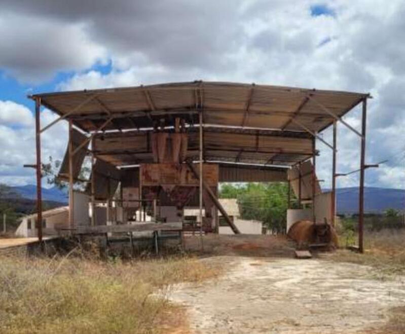 LOTE 001 UMA ÁREA DE 9.756m², COM GALPÃO E DIVERSAS BENFEITORIAS, EM ITUAÇU/BA, localizado em Ituaçu - BA