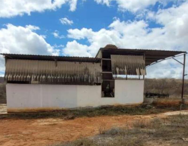 LOTE 001 UMA ÁREA DE 9.756m², COM GALPÃO E DIVERSAS BENFEITORIAS, EM ITUAÇU/BA, localizado em Ituaçu - BA